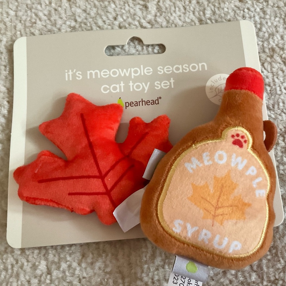 NWT Maple Theme Cat Toy Set